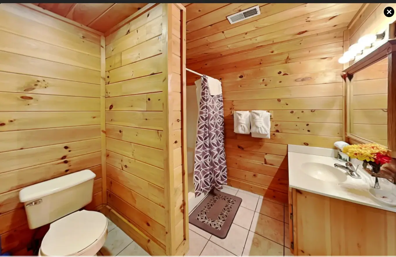 Upstairs bathroom at Morning Mist